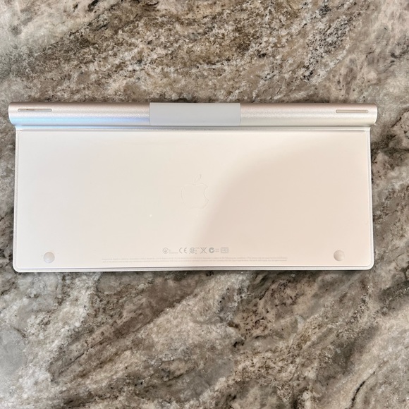 Apple blue tooth keyboard bundle - Picture 2 of 11